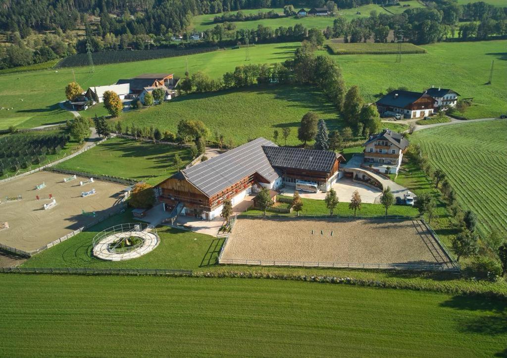 Schoenhuberhof Apartment Panoramablick Брунико Екстериор снимка